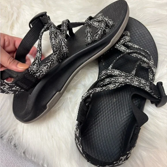 | Chaco | sandals. Size 6. - Picture 2 of 5